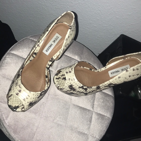 Steve Madden snake print heels - Picture 2 of 3